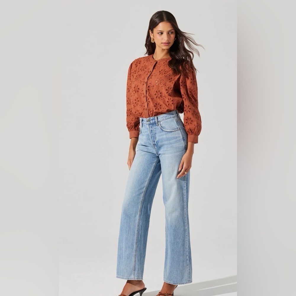 NWT ASTR THE LABEL Savanna Eyelet Button Up Top Size Medium - Picture 3 of 7